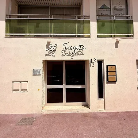Le Fregate 2 By Apirent #airconditioning #terrasse #central קאן